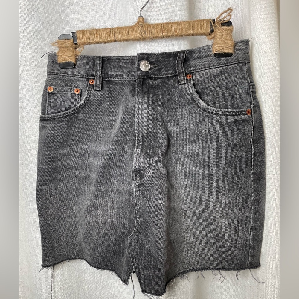 3 for $30 🦋 Like New Black Denim Skirt ZARA Small - 100% cotton - Hi Waisted